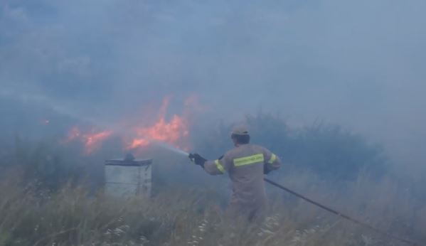 Πυρκαγιά σε θαμνώδη περιοχή στην Καλλιθέα της Ρόδου