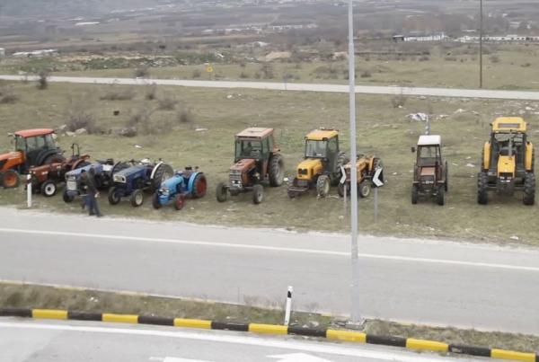 Αγροτικές κινητοποιήσεις στη Λάρισα και στην Αργολίδα