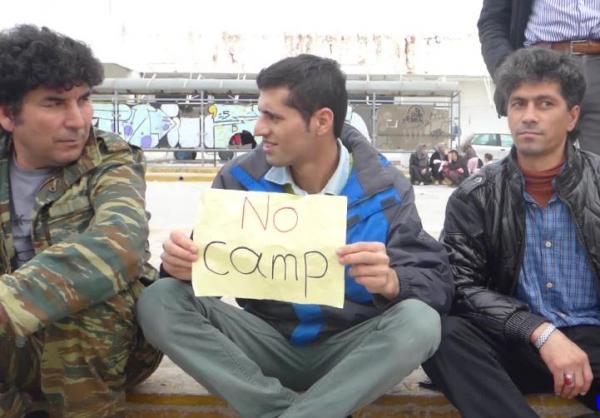 Διαμαρτυρία των προσφύγων που ζούν στο κέντρο φιλοξενίας του παλιού αεροδρομίου στο Ελληνικό