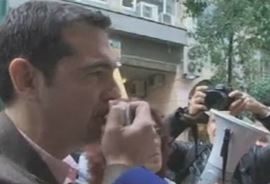 Στο πλευρό των καθαριστριών του ΥΠΟΙΚ ο Αλέξης Τσίπρας