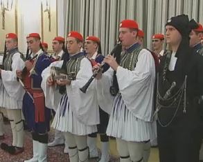 Κάλαντα στην πολιτειακή και πολιτική ηγεσία της χώρας