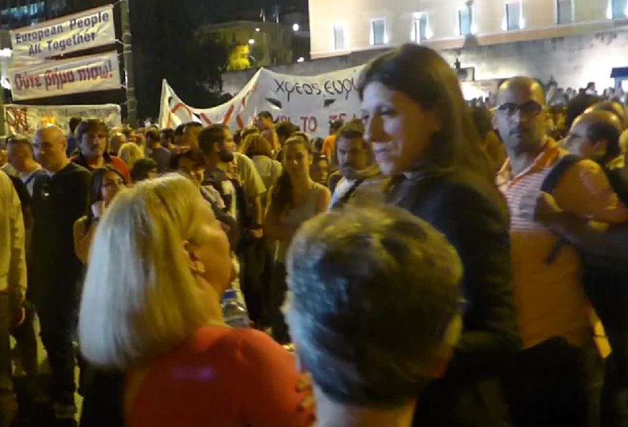 Η Ζωή Κωνσταντοπούλου στη συγκέντρωση στο Σύνταγμα υπέρ του «Όχι»