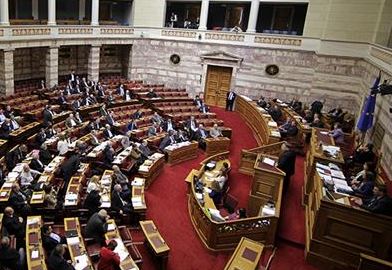 Θυελλώδης η συνεδρίαση για την Πράξη Νομοθετικού Περιεχομένου στη Βουλή