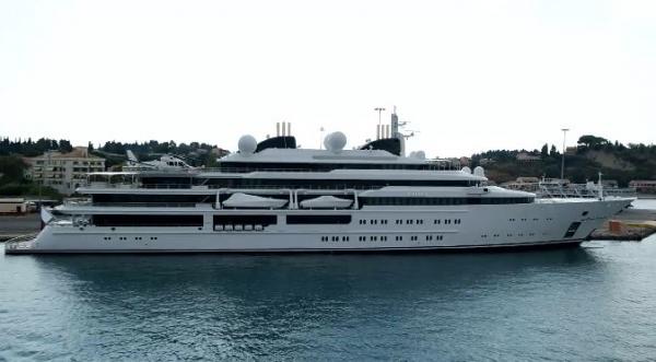 O Εμίρης του Κατάρ με την πολυτελή θαλαμηγό Katara στην Κέρκυρα