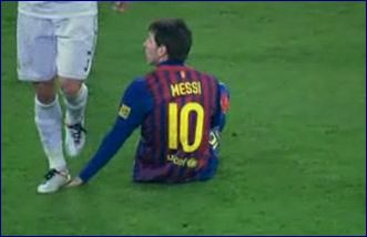 Zήτησε συγνώμη o Πέπε για το πάτημα στον Μέσι