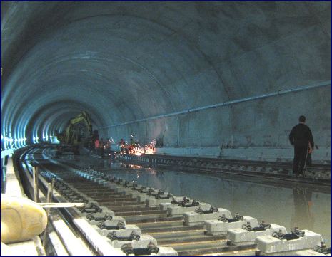 Προκήρυξη για την επίθεση στο μετρό στο Αιγάλεω