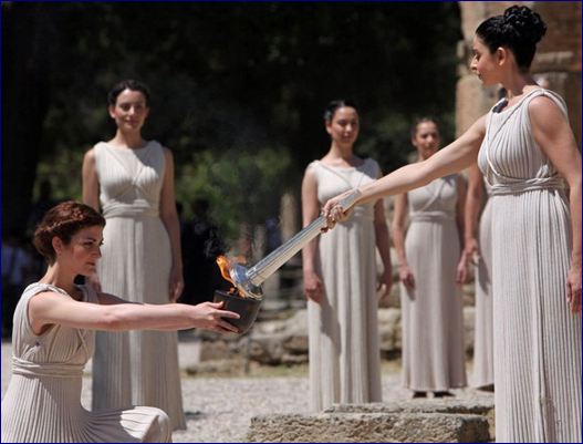 Άναψε η Ολυμπιακή Φλόγα στην Αρχαία Ολυμπία