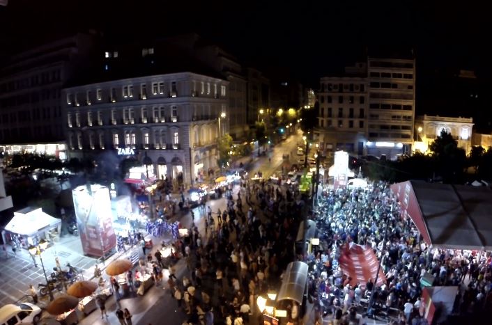 Εναέρια λήψη από τους πανηγυρισμούς στο κεντρικό εκλογικό περίπτερο του ΣΥΡΙΖΑ