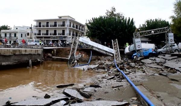 Εικόνες καταστροφής από τις πλημμύρες στη Σκόπελο