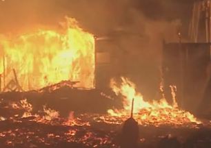 Πυρκαγιά εκδηλώθηκε σε καταυλισμό Ρομά στο Βοτανικό