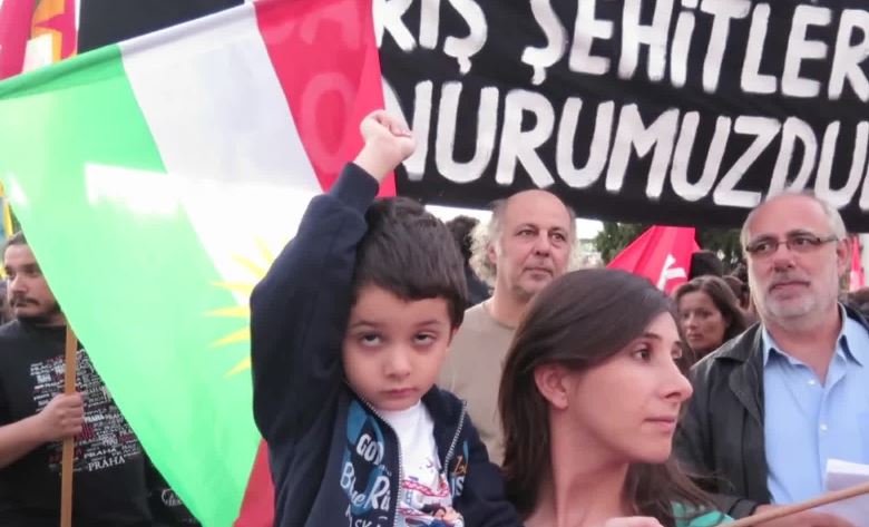 Πορεία στην τουρκική πρεσβεία από τούρκους και κουρδικές οργανώσεις