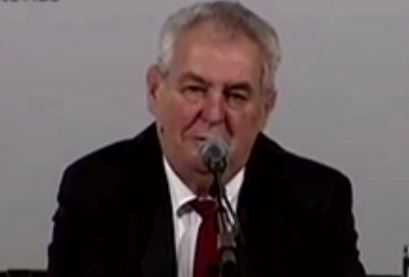 Τσέχος πρόεδρος κατά πρωθυπουργού: «Για να φύγει, εκλογές ή καλάσνικοφ»…