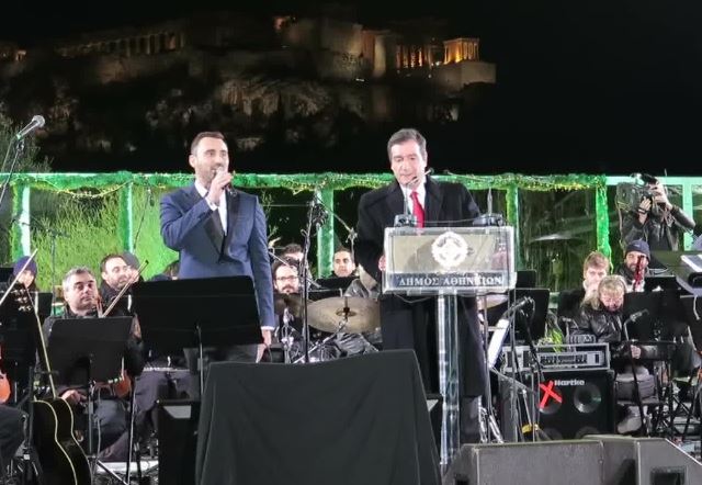 Ο δήμαρχος Αθηναίων Γ.Καμίνης, ανήγγειλε την νέα χρονιά από το Θησείο