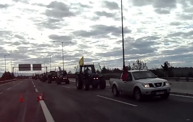 Υποδοχή των αγροτών που συμμετείχαν στο συλλαλητήριο της Αθήνας στο μπλόκο της Νίκαιας
