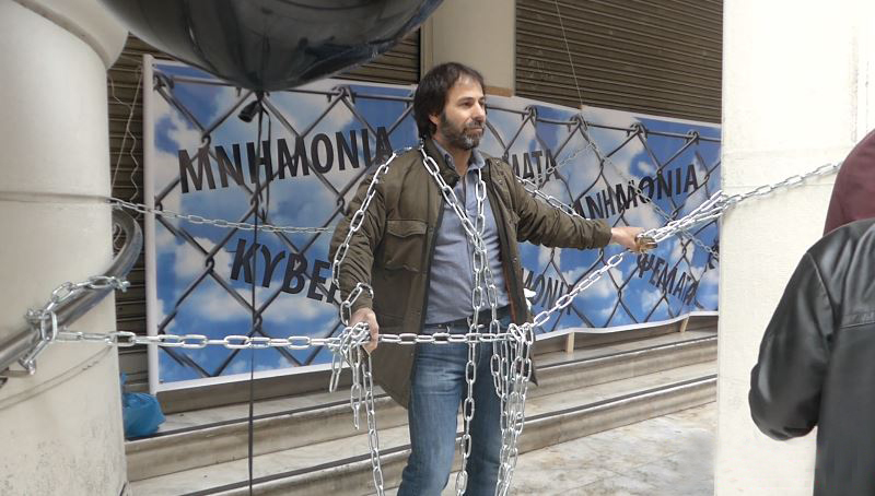 ΠΟΕΔΗΝ: Συμβολικός αποκλεισμός του υπουργείου Υγείας με αλυσίδες