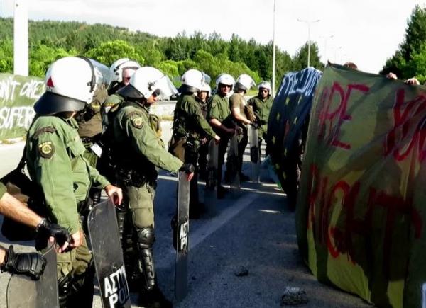 Διαμαρτυρία αλληλέγγυων στην ζώνη απαγόρευσης εισόδου στην Ειδομένη