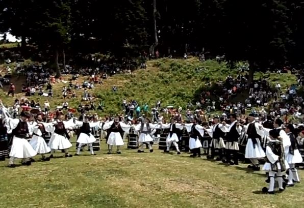 Η 36η Συνάντηση των Σαρακατσάνων με τοπικά τραγούδια και χορούς αλλά και αθλήματα