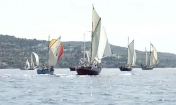 Έκλεψε την παράσταση ο διεθνής αγώνας «Spetses Classic Yacht Regatta 2016»