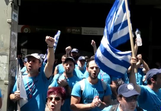 Διαμαρτυρία των εργαζομένων της εταιρείας Φωσφορικών Λιπασμάτων στο υπ.Εργασίας