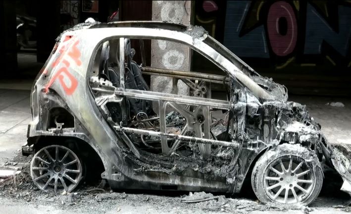 Εμπησμός σε σταθμευμένο αυτοκίνητο στα Εξάρχεια