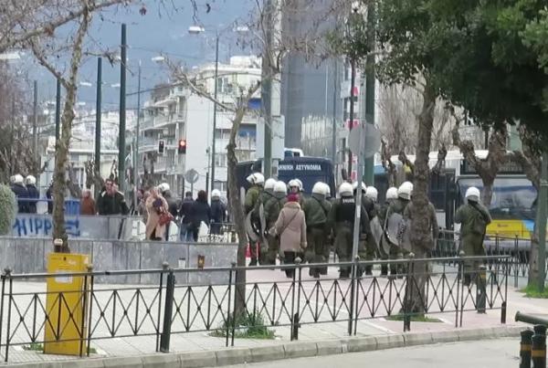 Επεισόδια μεταξύ μελών της Χρυσής Αυγής και αντιφασιστικών οργανώσεων έξω από το εφετείο