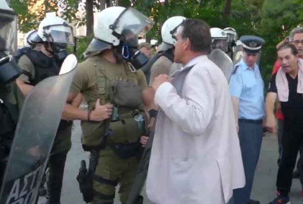 Επεισόδια κατά τη διάρκεια συγκέντρωσης διαμαρτυρίας στο Μενίδι