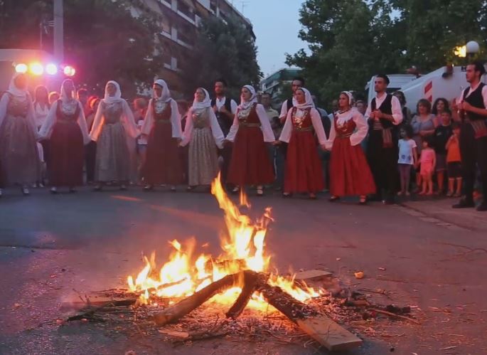 Φωτιές ανήμερα του Αϊ Γιάννη του Κλήδονα στη Νέα Φιλαδέλφεια