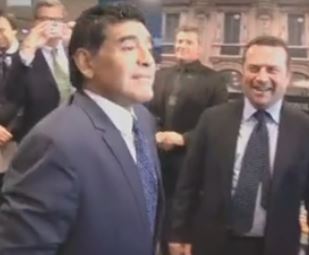Αποθεώθηκε ο Μαραντόνα στην Ιταλία