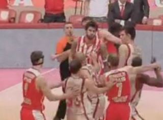 Πρωτιά και ρεκόρ για τον Ολυμπιακό που συνέτριψε 72-54 την Γαλατάσαραϊ