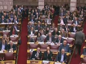 Με οριακό «ναι» πέρασαν οι πλειστηριασμοί και ο φόρος ακινήτων