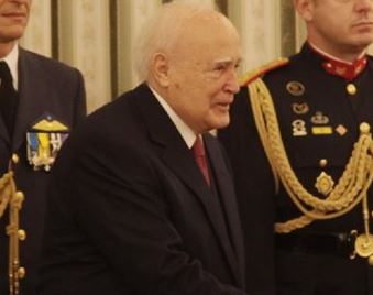 Αισιοδοξία Παπούλια για την οικονομία και την πολιτική ηρεμία