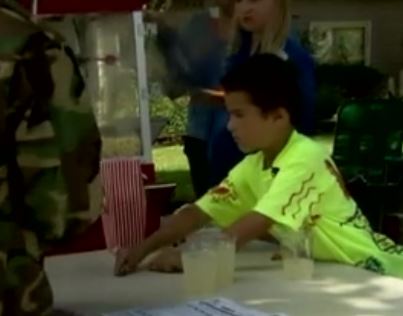 ΗΠΑ: Αγοράκι βοηθάει την καρκινοπαθή μητέρα του