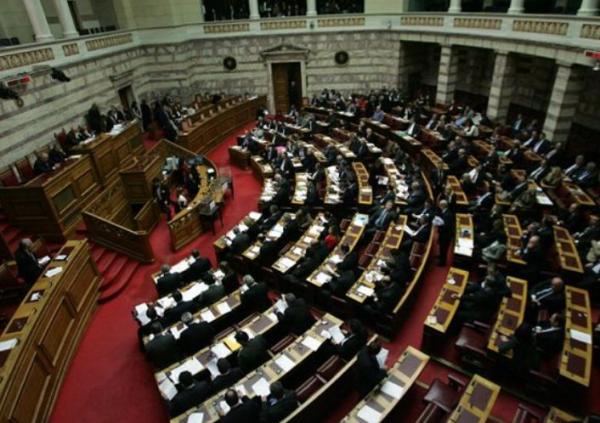 «Ναι» στη Βουλή για παραπομπή Παπακωνσταντίνου σε Προανακριτική