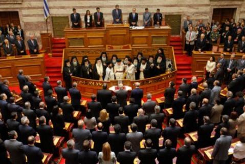 Ορκίστηκαν οι 300 βουλευτές που εξελέγησαν στις 17 Ιουνίου