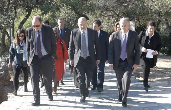 Η ξενάγηση του Π.Μοσκοβισί στην Ακρόπολη μαζί με τον Γ.Σταθάκη – Δηλώσεις