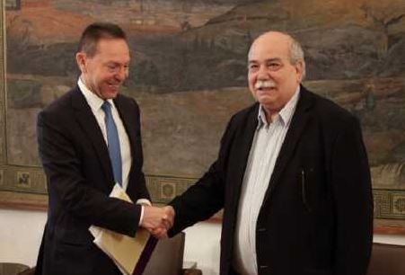 Στουρνάρας: Μη ρεαλιστικός ο στόχος για πλεόνασμα 3,5% του ΑΕΠ, να πέσει στο 2%