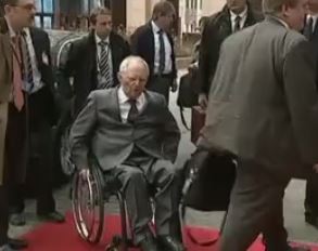 Spiegel: Νέο πακέτο βοήθειας για την Ελλάδα από τον Σόιμπλε