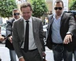 Δημοσιονομικό κενό 20 δισ. ευρώ βλέπει η τρόικα