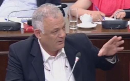 Σάλος στην επιτροπή θεσμών με τις ερωτήσεις Ζωής σε Ταγματάρχη