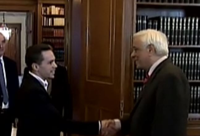 Ο Πρ.Παυλόπουλος υποδέχθηκε στο Μέγαρο τον Λ.Πετρούνια και εξήρε το ήθος του