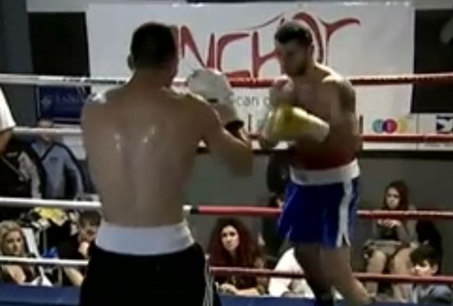 Επαγγελματική πυγμαχία: Έκανε τα πρώτα βήματα στην Ελλάδα με αγώνες στο Περιστέρι