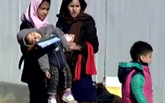 Πάνω από 4.000 πρόσφυγες στο λιμάνι του Πειραιά το πρωί της Δευτέρας