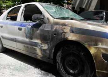 Επίθεση με μολότοφ εναντίον του αστυνομικού τμήματος Ακροπόλεως