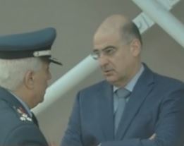 Επίσκεψη Δένδια στον αστυνομικό που τραυματίστηκε στις Σκουριές