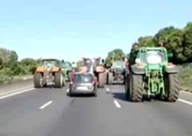 Tα τρακτέρ περικυκλώνουν το Παρίσι για να «καταλάβουν» το κέντρο