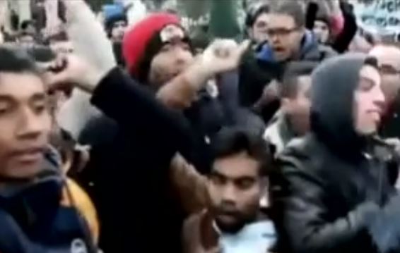 Ειδομένη: Συγκρούσεις εξαγριωμένων μεταναστών με αστυνομικούς των Σκοπίων