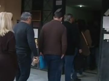 Ουρές για τη ρύθμιση οφειλών στον ΟΑΕΕ