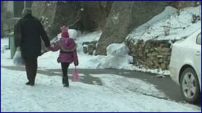 Δίνουν «μάχη» για να ζεσταθούν χιλίαδες σπίτια στη Βόρεια Ελλάδα