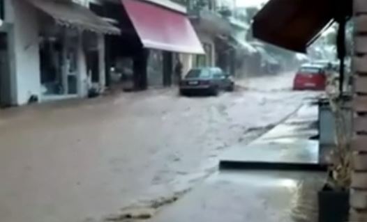 Προβλήματα έχει προκαλέσει σε Αττική και Πελοπόννησο η ισχυρή βροχόπτωση