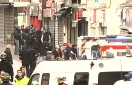 Παρίσι: Μάχη από τη νύχτα ανάμεσα σε αστυνομικούς και τρομοκράτες